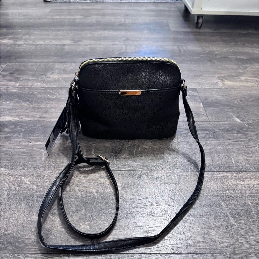 Deluxity Vegan Leather Black Purse NWT‎